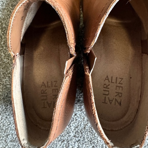 Naturalizer Bootie Size 8 - Picture 6 of 8